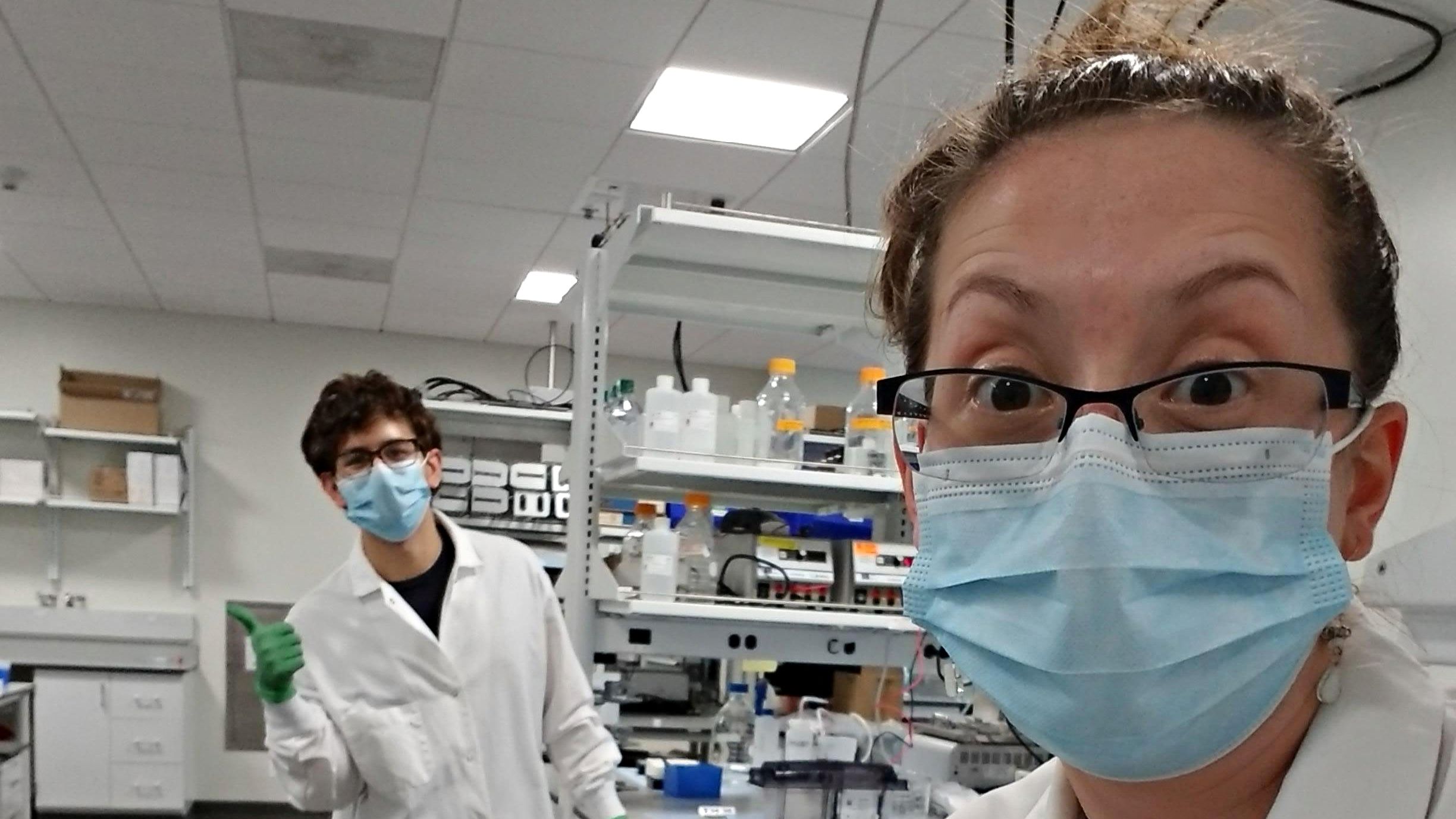 Image of two scientists wearing masks in the lab