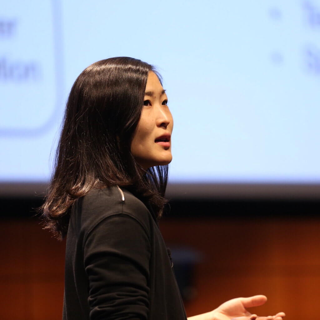 Christina Kim, Ph.D., 2019 Next Generation Leader presents research during an event at the Allen Institute.
