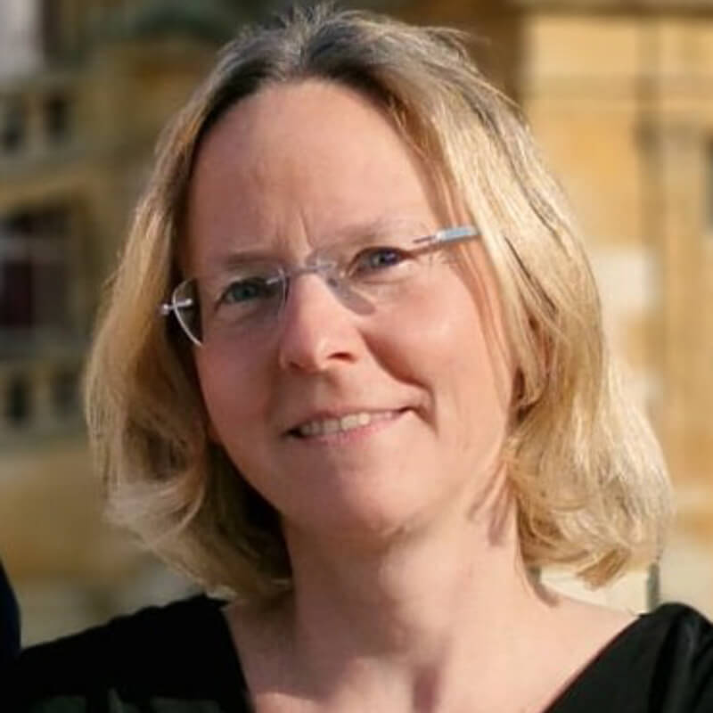 Sonja Headshot